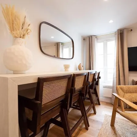 Apartment Charming Paris